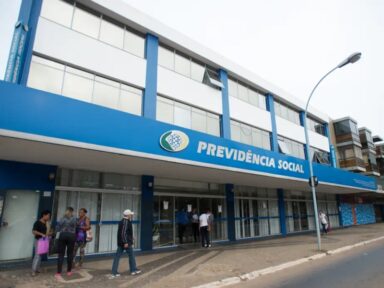 Em vez da luta pelo aumento do salário mínimo, sindicalistas secundam patrões pela redução de imposto da Previdência