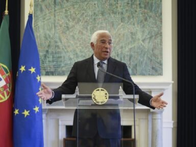 Primeiro-ministro de Portugal renuncia após prisão de seu chefe de gabinete por corrupção