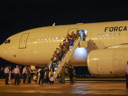 Governo do Brasil pressiona e Israel retira veto contra saída de 16 brasileiros