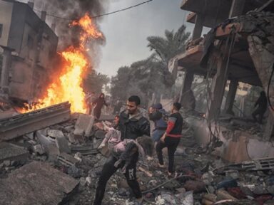 Jornalista palestino fotografa devastação de seu próprio bairro em Deir Balah, na Faixa de Gaza