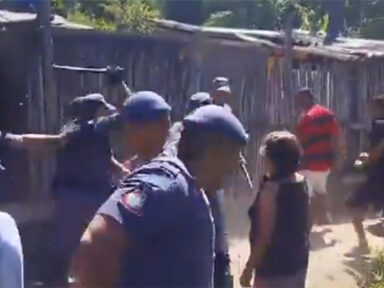 PM agride moradores da comunidade do Banhado em São José dos Campos