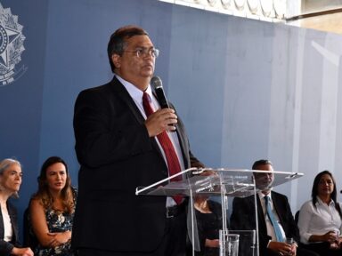 Flávio Dino cassa aposentadoria de delegado da PF denunciado por 300 fraudes