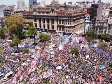 Argentinos exigem suspensão do decreto de Milei que privatiza e suprime direitos