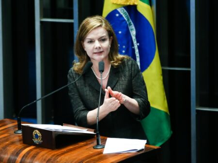 Gleisi: assassinato da policial “é mais uma prova da desastrosa política armamentista de Bolsonaro”