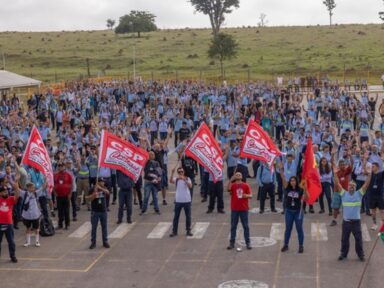 Após demissões canceladas pela Justiça, GM abre PDV em São José dos Campos
