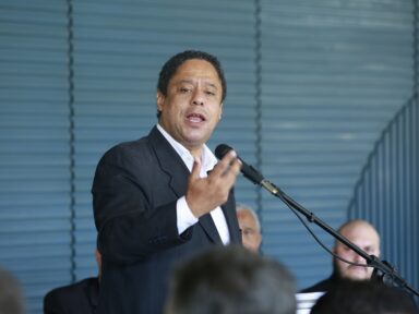 Suicídio de jovem por fake news mostra como “Big Techs lucram com o destrutivo”, diz Orlando