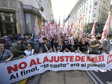 Argentinos vão às ruas contra pacote do arrocho de Milei