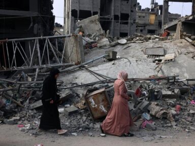 Bombas de Israel atingem casa onde brasileiros estavam abrigados em Rafah
