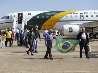 Israel retoma matança contra palestinos e impede saída de mais 86 brasileiros de Gaza