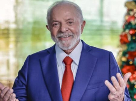 “Somos um mesmo povo e um só país”, diz Lula no Natal sobre a tarefa de reerguer o Brasil