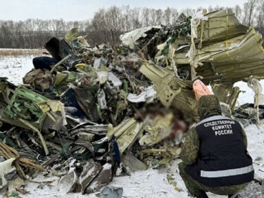Ucrânia derruba avião russo com 65 prisioneiros ucranianos que seriam trocados