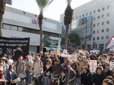 “Basta de massacre em Gaza”, exigem centenas em ato que reúne árabes e judeus em Haifa