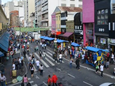 Vendas do comércio patinam em novembro