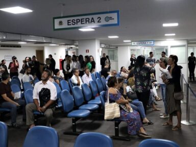 Fila de espera para benefício do INSS aumentou em meio milhão de pessoas em 2023