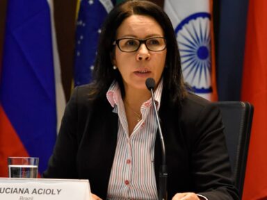 Luciana Acioly é empossada presidente do Conselho Regional de Economia do DF