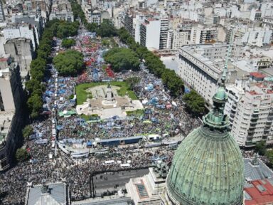 Argentina para em defesa dos direitos sociais e trabalhistas atacados por Milei
