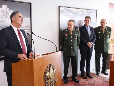 Barroso destaca contribuição do comandante do Exército “para a pacificação do país”