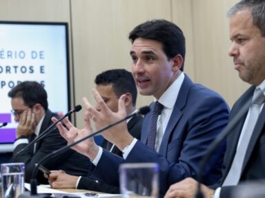 Programa com passagens aéreas por R$ 200 atenderá aposentados e estudantes do Prouni, anuncia ministro