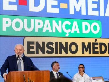 “Pé-de-Meia” cria bolsa permanência para combater evasão escolar no Ensino Médio   