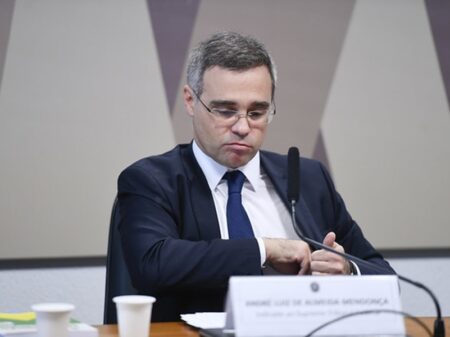André Mendonça permite a empresas que cometeram crimes renegociarem multas