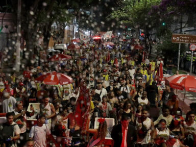 Bloco UMES Caras Pintadas celebra 30 anos de folia pelas ruas do Bixiga