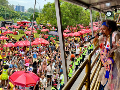 Carnaval leva foliões às ruas de São Paulo e blocos criticam falta de apoio da Prefeitura