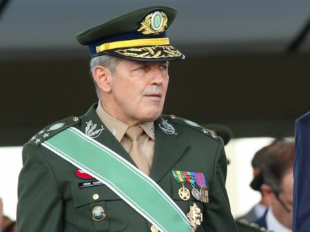 Comandante do Exército: quem tentou golpe, “vai ser responsabilizado”