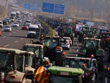 Agricultores espanhóis e gregos se rebelam contra medidas da UE de cerceamento do setor