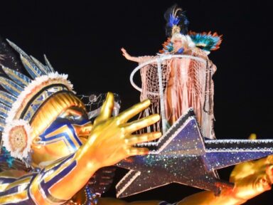 Segunda noite de desfiles em SP tem brilho de Fafá de Belém e homenagem à Rádio Nacional