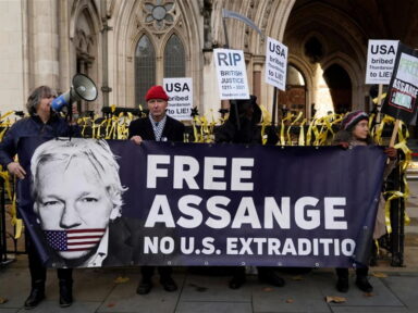Nobel da Paz Adolfo Esquivel pede liberdade para Assange