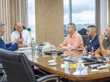 Metalúrgicos de São José dos Campos defendem estatização da Avibras em reunião com ministro da Defesa