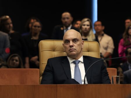 “Temos que ficar alerta e fortalecer a democracia”, diz Moraes