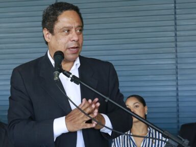 É preciso investimento público e redução dos juros para o país crescer, defende Orlando
