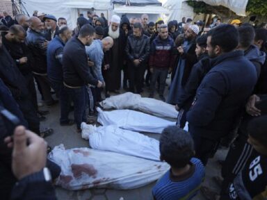 Mais de cem palestinos em fila por comida são mortos pelos genocidas israelenses
