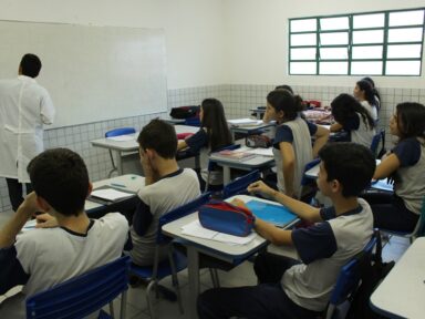 Piso salarial dos professores da educação básica tem reajuste abaixo da inflação