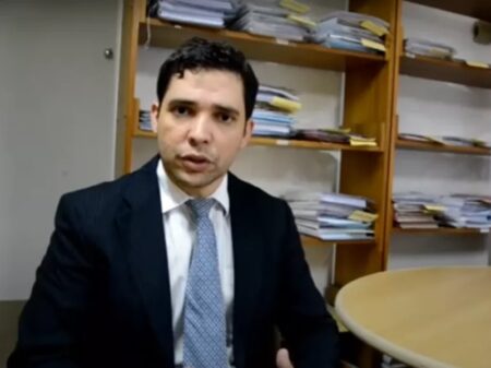 Procurador pede acesso às provas contra Bolsonaro e denuncia obstrução de Aras