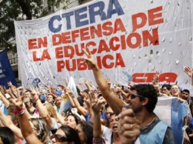 Professores argentinos param contra cortes de Milei na educação