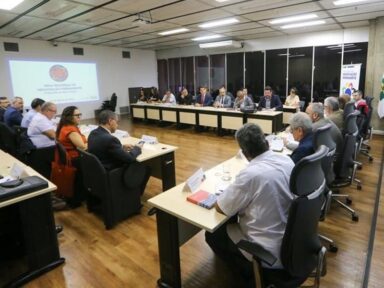 Servidores e governo voltam à mesa de negociação e entidades convocam ato contra reajuste zero