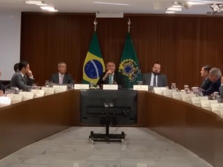 Falas de Bolsonaro nos vídeos da PF são provas cabais de crime e devem levá-lo para a cadeia