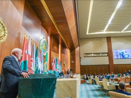 “Basta de punição coletiva”, diz Lula na Liga Árabe, sobre os crimes de Israel em Gaza