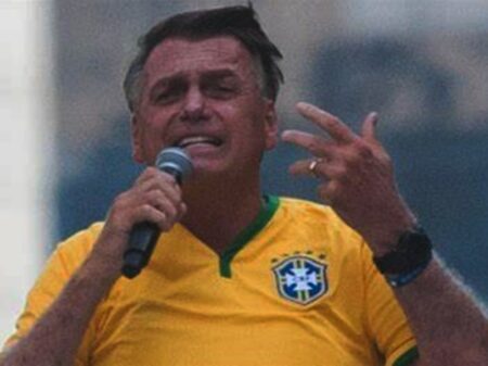 Bolsonaro errou feio no ato. Tentou enganar PF e acabou confessando crime em público