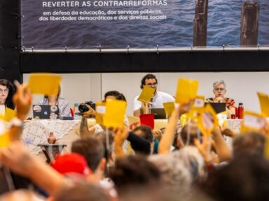 Professores das universidades federais repudiam reajuste zero e debatem greve nacional