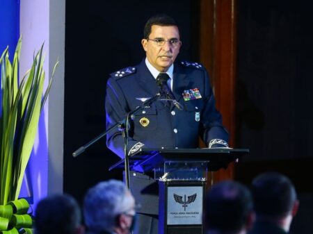 Ex-ministro de Bolsonaro “agride a instituição militar”, rebate ex-comandante da FAB