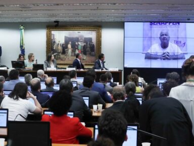 Relator defende manter prisão de Brazão, mas pedido de vista adia decisão na CCJ