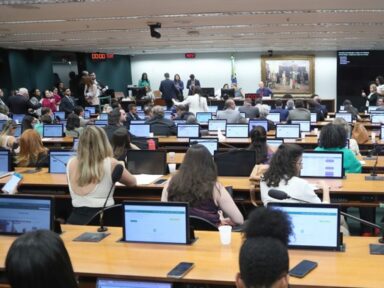 CCJ terá na presidência deputada que apoiou golpistas, atacou o STF e quis cassar Moraes
