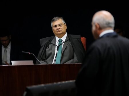 Dino nega pedido de Bolsonaro para rever multa de R$ 70 mil do TSE
