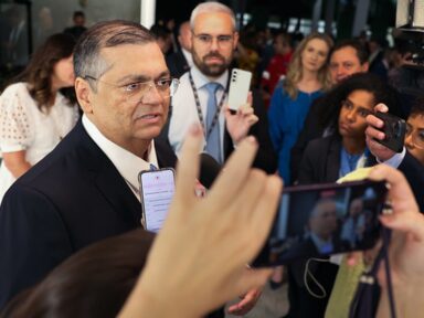 Dino manda PF investigar quase R$ 700 milhões em emendas sem plano