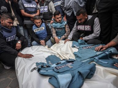 Diretores de 30 jornais de 17 países condenam assassinato de jornalistas por Israel em Gaza
