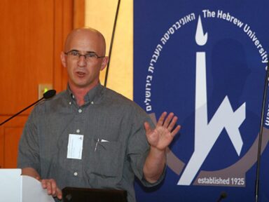 Professor da Universidade Hebraica renuncia após expulsão de colega que denuncia genocídio