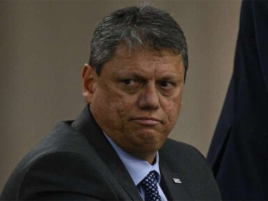 Tarcísio veta oferta gratuita de sensores de glicose para diabéticos de São Paulo